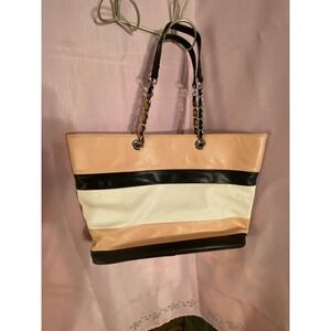 Kenneth Cole Reaction Pierce Tote / Handbag. 17 in., White, coral, black.